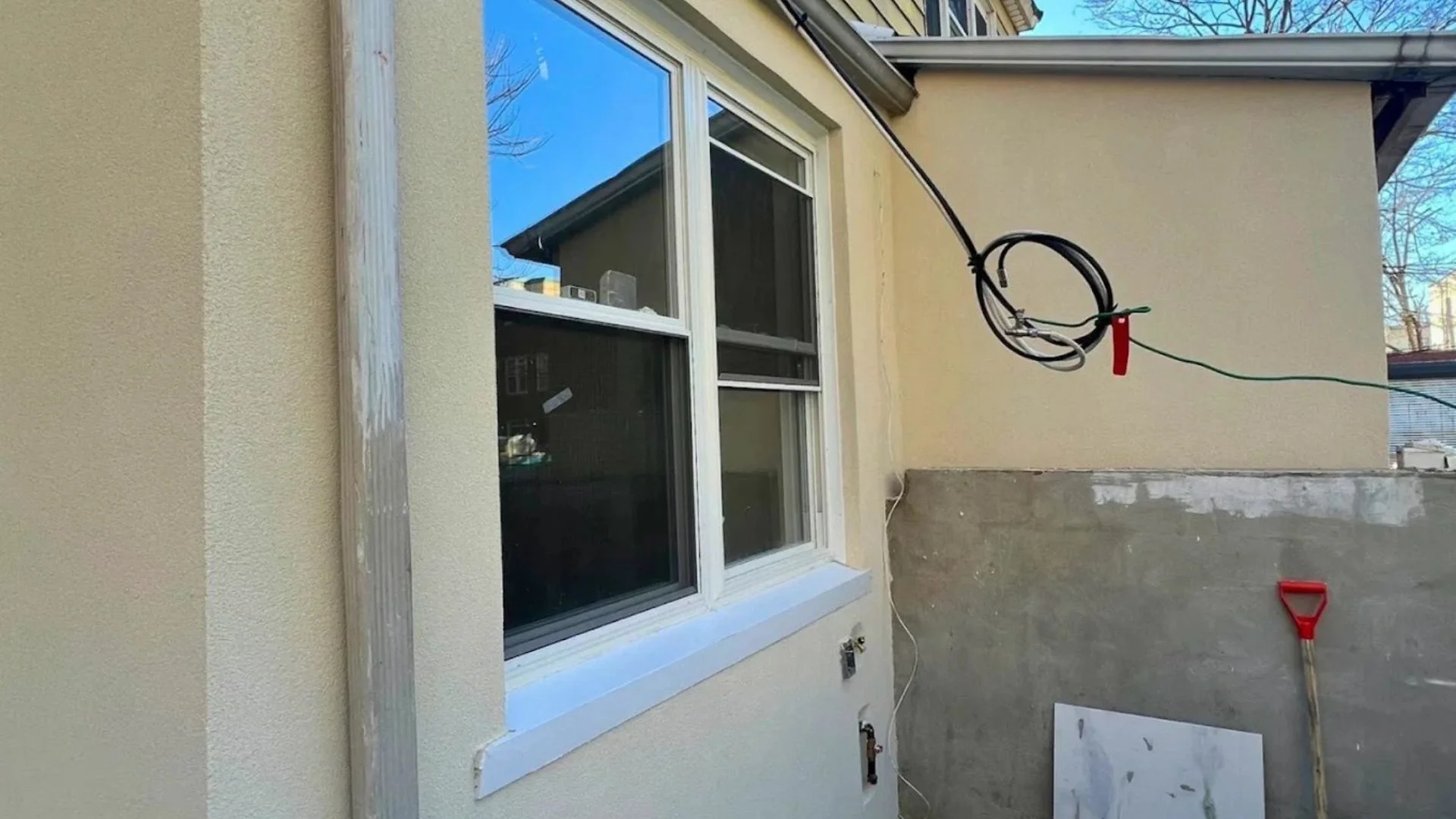 Stucco house exterior with window trim, NYC masonry and stucco contractor work